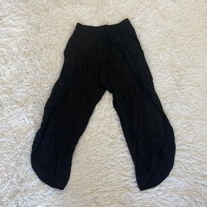 Silky cropped pants with side slit